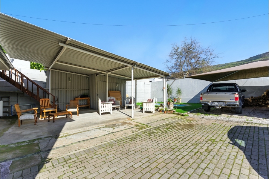 4 Bedroom Property for Sale in Lemoenkloof Western Cape